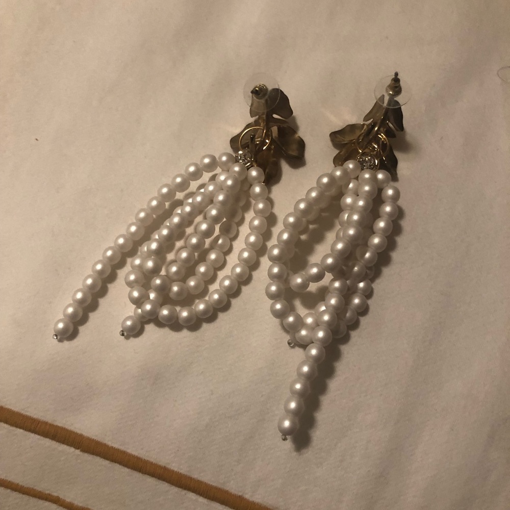 Nicola Bathie Pearl Earrings - Picture 4 of 4